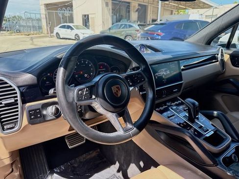 Used 2019 Porsche Cayenne S w/ Premium Plus Package AWD/4WD image 9