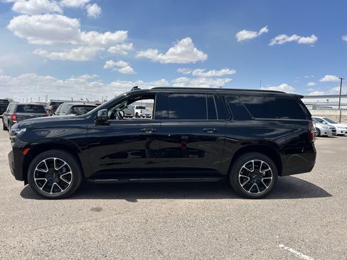 Used 2024 Chevrolet Suburban RST w/ Luxury Package AWD/4WD image 2