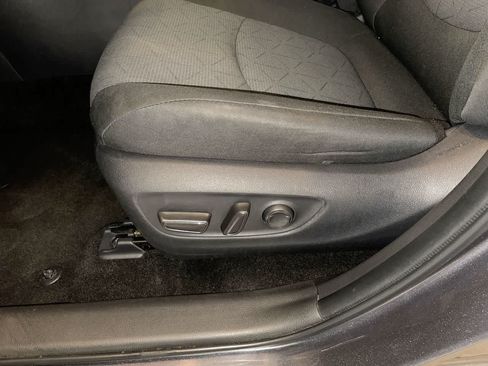 Used 2025 Toyota RAV4 XLE AWD/4WD image 12