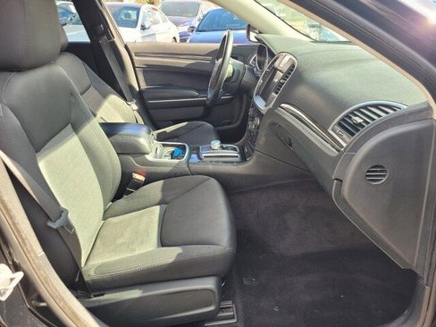 Used 2018 Chrysler 300 Touring image 13