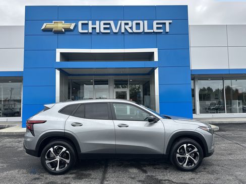 Certified 2025 Chevrolet Trax RS w/ Driver Confidence Package FWD image 1