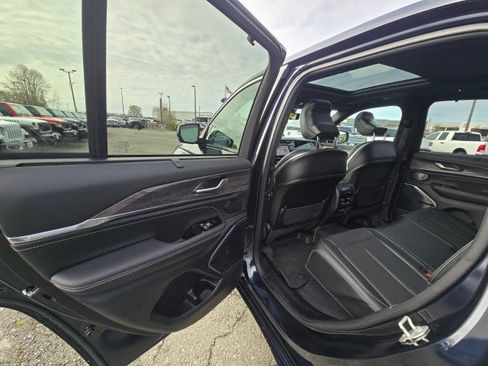 Used 2023 Jeep Grand Cherokee Overland w/ Advanced Protech Group III image 20