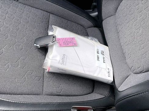 Used 2024 Kia Seltos S image 10