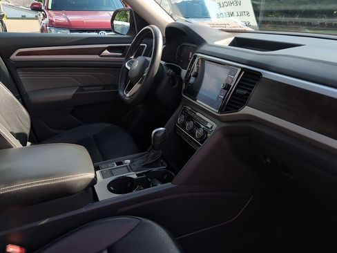 Used 2022 Volkswagen Atlas SE w/ Black Wheel Package FWD image 8
