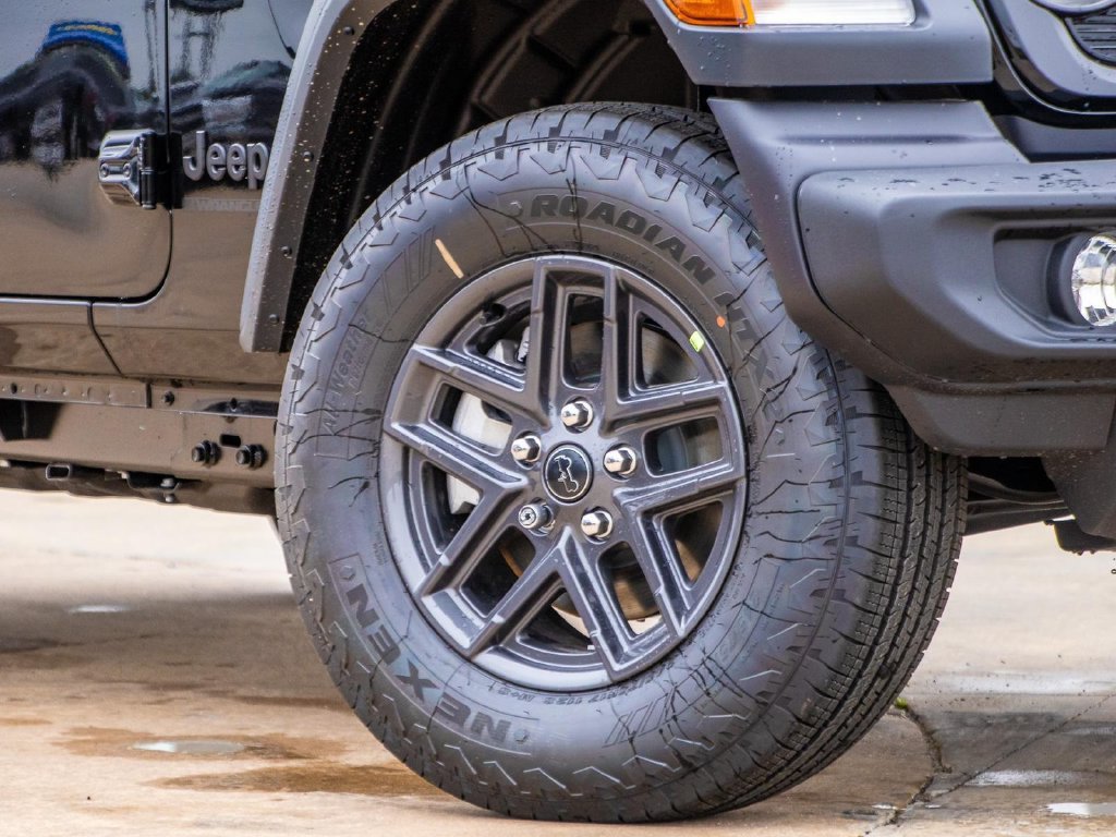Used 2025 Jeep Wrangler Unlimited Sport AWD/4WD image 3