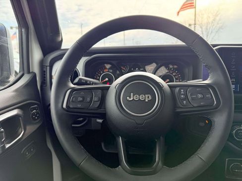 Used 2025 Jeep Wrangler Unlimited Sport AWD/4WD image 15