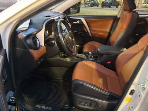 Used 2018 Toyota RAV4 Limited FWD image 10