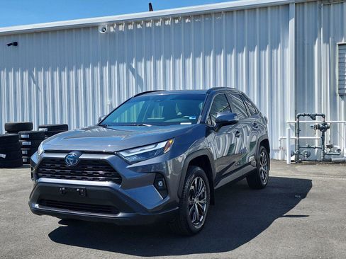 Used 2022 Toyota RAV4 XLE Premium image 1