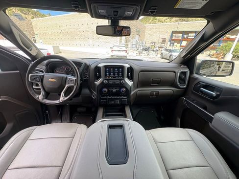 Used 2021 Chevrolet Silverado 1500 LTZ AWD/4WD image 4