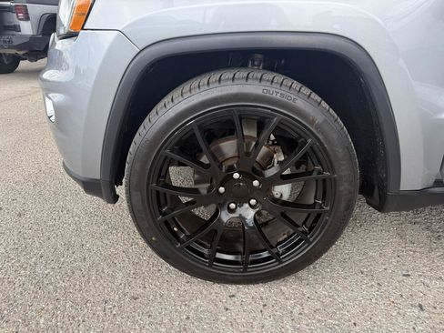 Used 2017 Jeep Grand Cherokee Limited RWD image 31