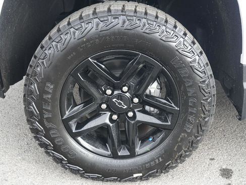 New 2026 Chevrolet Silverado 1500 Custom Trail Boss w/ LPO, Dark Essentials Package image 10