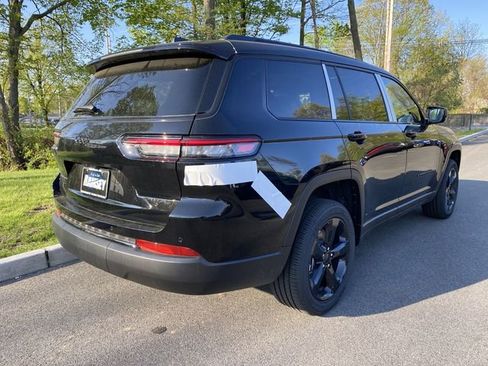 Used 2023 Jeep Grand Cherokee L Laredo AWD/4WD image 7