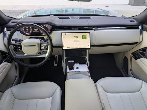 Used 2025 Land Rover Range Rover Long Wheelbase Autobiography image 16