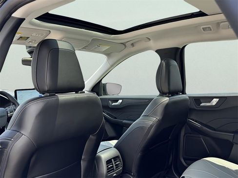 New 2025 Ford Escape SE w/ PHEV Premium Package image 18