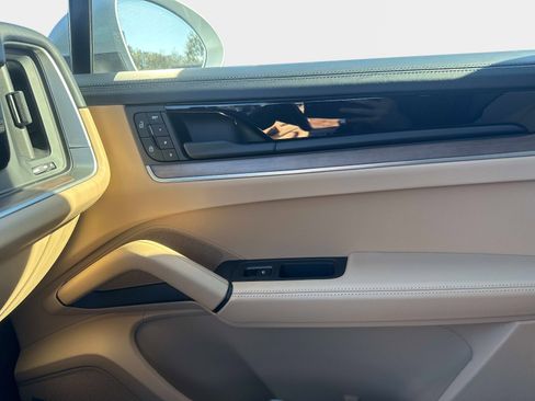 Certified 2026 Porsche Cayenne E-Hybrid image 18