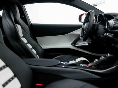Used 2018 Ferrari 812 Superfast RWD image 85