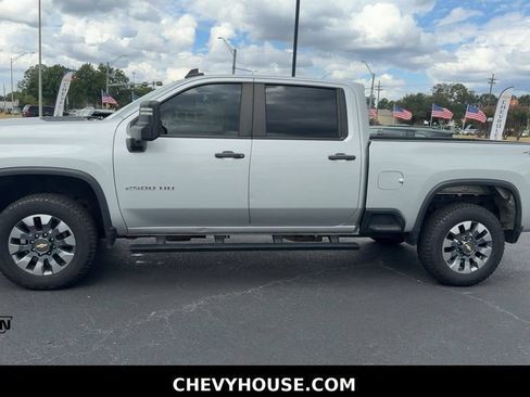 Used 2023 Chevrolet Silverado 2500 Custom w/ Custom Value Package AWD/4WD image 5
