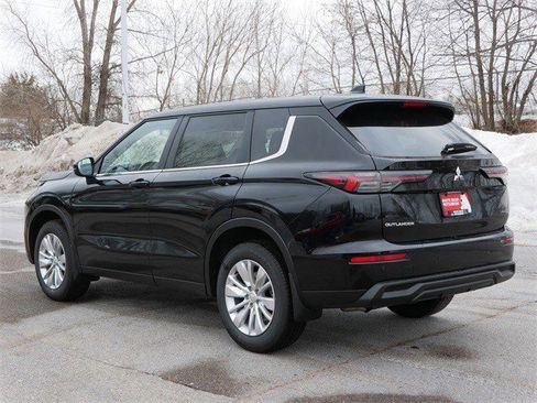 New 2025 Mitsubishi Outlander ES image 2