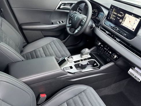 New 2026 Mitsubishi Outlander SE AWD/4WD image 16