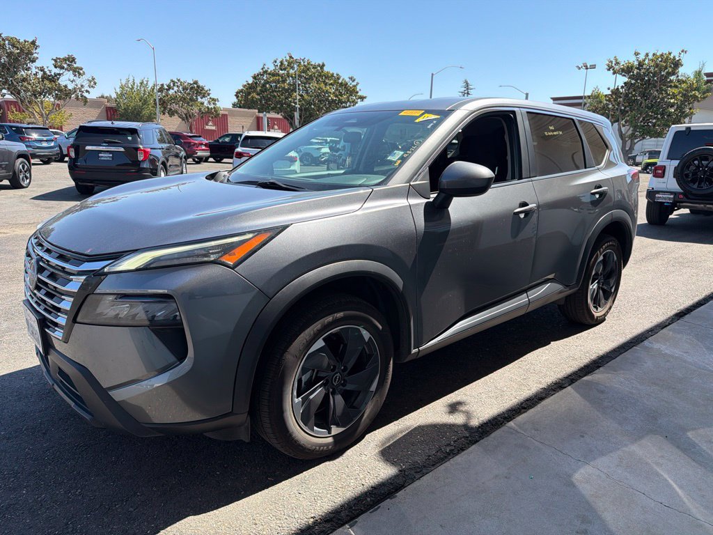 Used 2024 Nissan Rogue SV AWD/4WD image 4