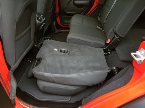 Certified 2022 Jeep Wrangler Unlimited Sport image 15