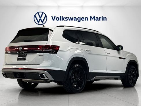 New 2025 Volkswagen Atlas Peak Edition SE image 5