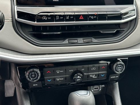 New 2026 Jeep Compass Limited AWD/4WD image 18