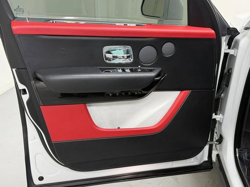 Used 2020 Rolls-Royce Cullinan image 30