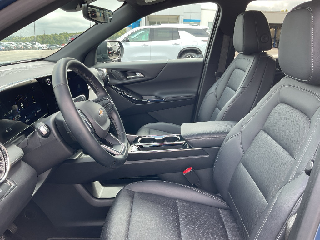 Used 2025 Chevrolet Equinox LT w/ Convenience Package II FWD image 13