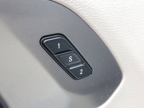 Used 2024 Chrysler Pacifica Touring-L image 15