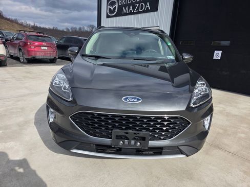 Used 2020 Ford Escape Titanium image 2