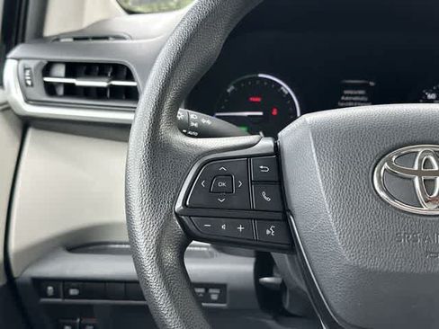 Used 2023 Toyota Sienna LE AWD/4WD image 8