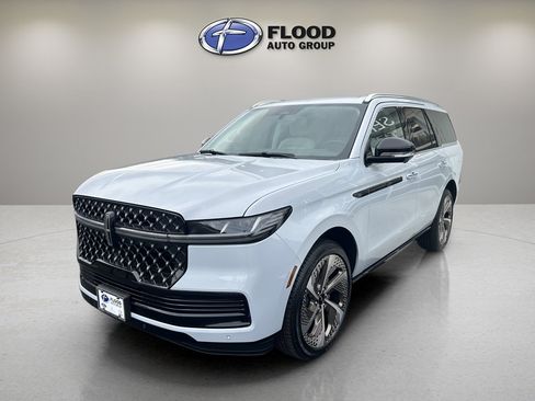 New 2026 Lincoln Navigator Black Label AWD/4WD image 3