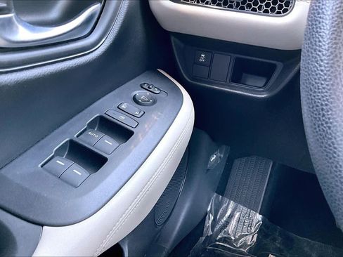 Used 2023 Honda HR-V LX image 32