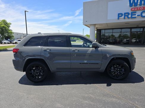 Used 2022 Jeep Grand Cherokee Laredo X AWD/4WD image 16