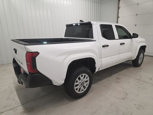 Used 2025 Toyota Tacoma SR AWD/4WD image 11