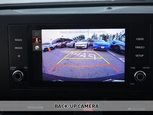 Used 2025 Kia Sportage LX image 4