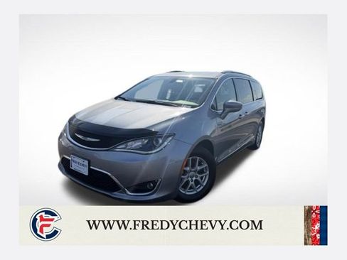 Used 2020 Chrysler Pacifica Touring-L FWD image 1