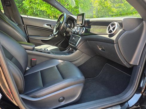 Used 2015 Mercedes-Benz CLA 250 image 32