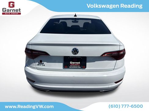Certified 2021 Volkswagen Jetta R-Line w/ R-Line Cold Weather Package FWD image 4