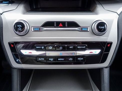 Used 2023 Ford Explorer XLT w/ Equipment Group 202A image 3