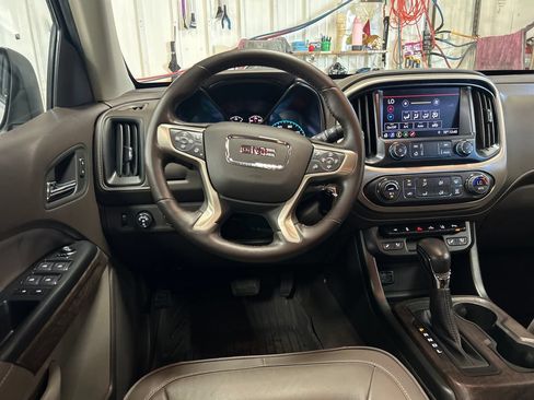 Used 2022 GMC Canyon Denali AWD/4WD image 17