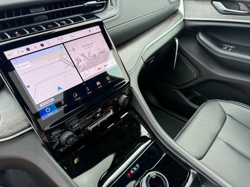 New 2025 Jeep Grand Cherokee Limited image 18