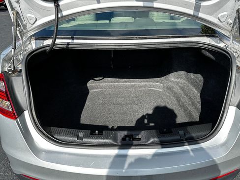 Used 2013 Ford Taurus SE FWD image 11