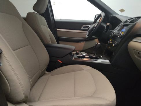 Used 2019 Ford Explorer XLT AWD/4WD image 21