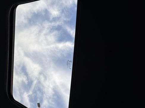 Used 2025 Jeep Grand Cherokee Limited w/ Luxury Tech Group II image 27