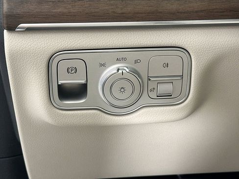 New 2026 Mercedes-Benz GLS 450 4MATIC image 10