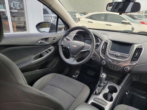 Used 2018 Chevrolet Cruze LT w/ Convenience Package image 29