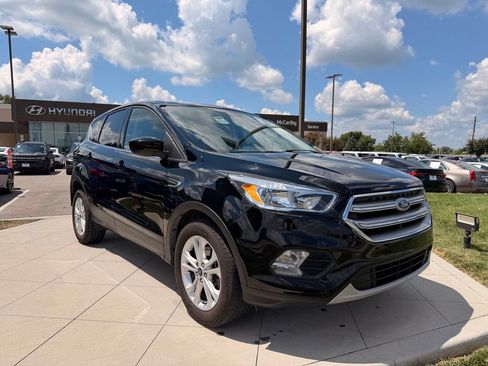 Used 2017 Ford Escape SE FWD image 11