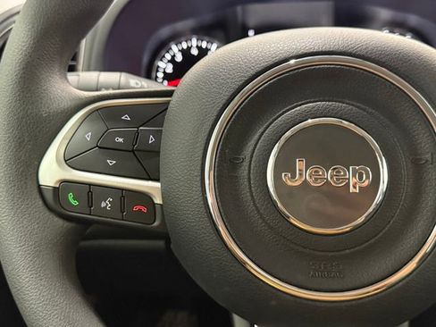 Used 2023 Jeep Renegade Latitude image 8